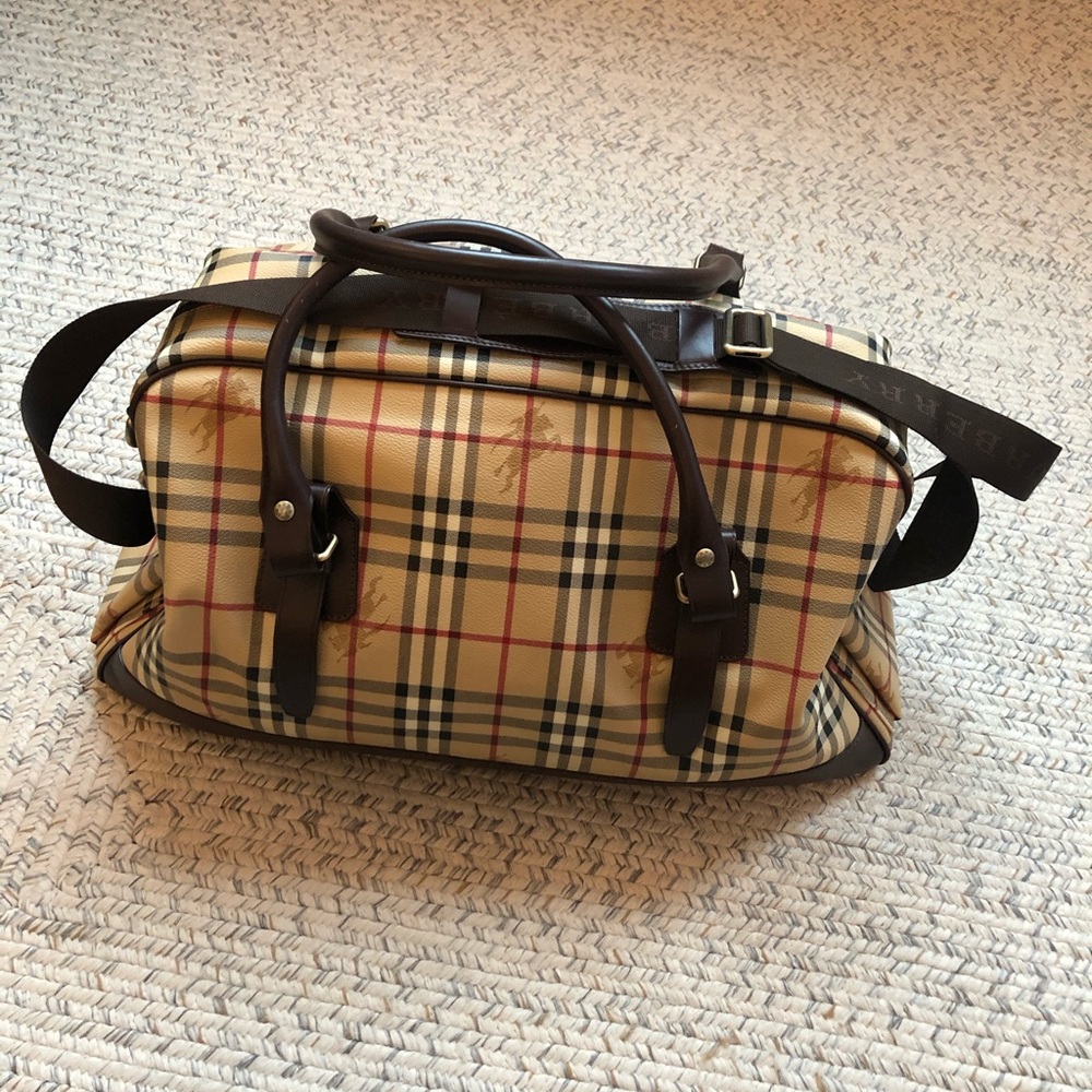 Beautiful Authentic BURBERRY Duffle Bag